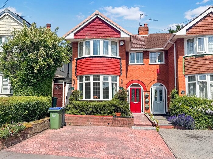 3 Bedroom Semi-Detached House For Sale In Apsley Road, Oldbury, West Midlands, B68