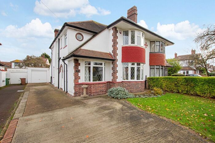 4 Bedroom Semi Detached House For Sale In Willersley Avenue, Sidcup, DA15
