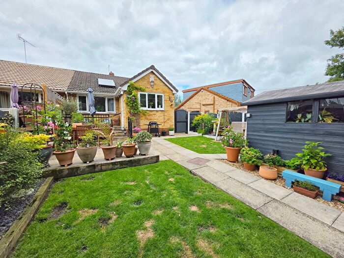 2 Bedroom Semi-Detached Bungalow For Sale In Robert Avenue, Barnsley, S71