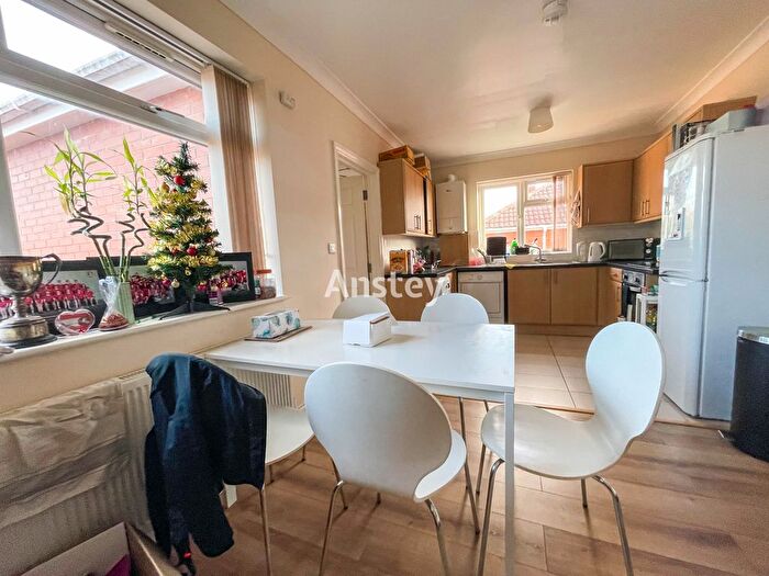 3 Bedroom Flat To Rent In Ripstone Gardens, Southampton, SO17