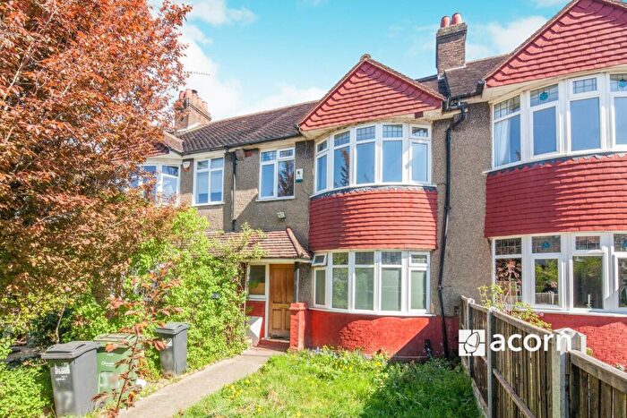 3 Bedroom Semi-Detached House To Rent In Ivymount Road London, SE27