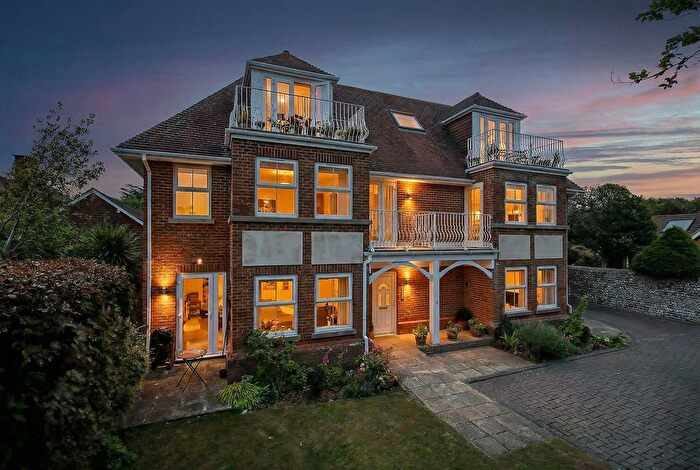 2 Bedroom Flat For Sale In Sea Lane, East Preston, BN16