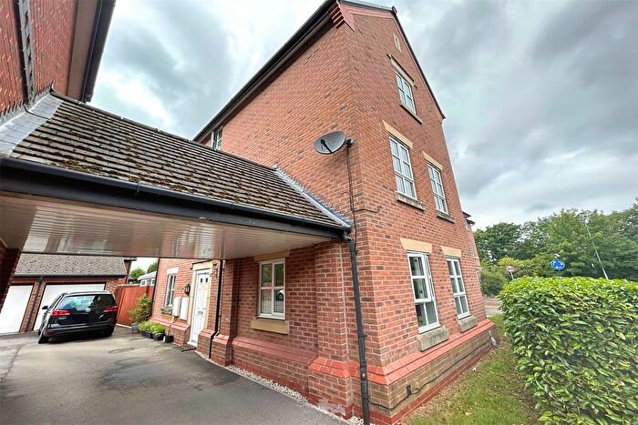 4 Bedroom Mews To Rent In Springbank Gardens, Lymm, WA13