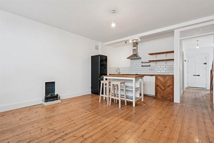 3 Bedroom Flat To Rent In Westow Hill, Crystal Palace, London, SE19
