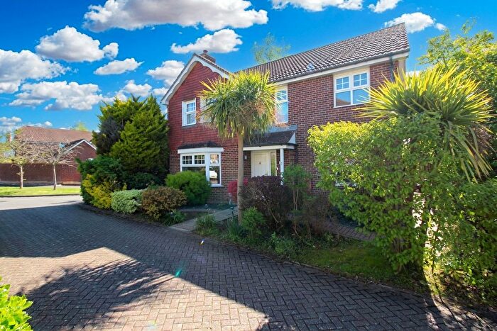 4 Bedroom Detached House For Sale In John Newington Close, Kennington, TN24