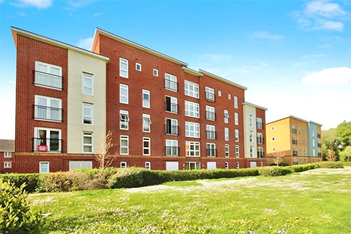 2 Bedroom Flat For Sale In Billys Copse, Havant, Hampshire, PO9
