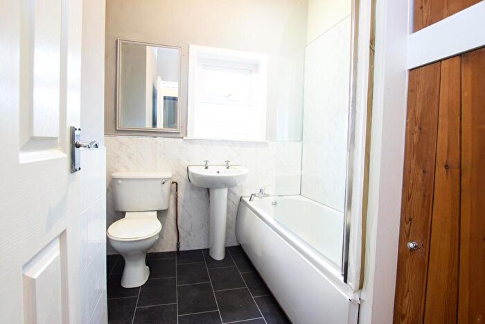 2 Bedroom Terraced House To Rent In Blackburn Road Darwen, BB3