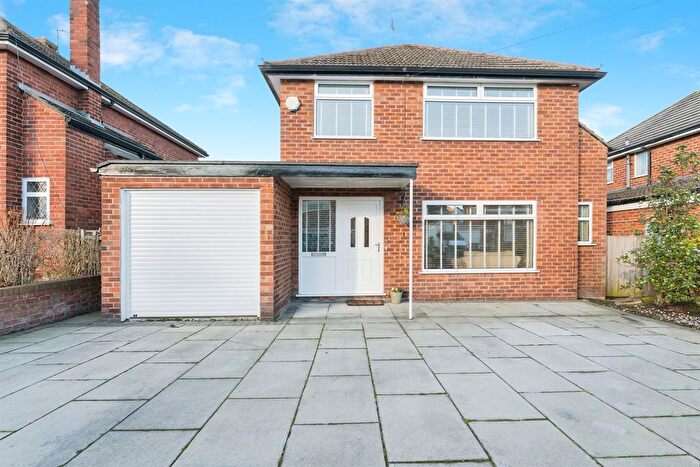 3 Bedroom Detached House For Sale In Mount Drive, Wirral, CH63
