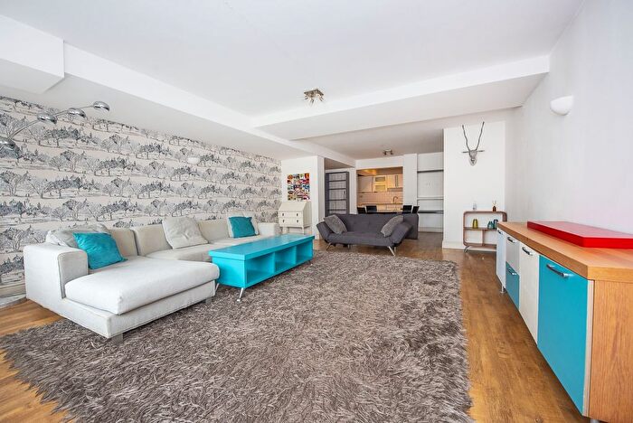 1 Bedroom Flat To Rent In Streatham High Road, London, SW16