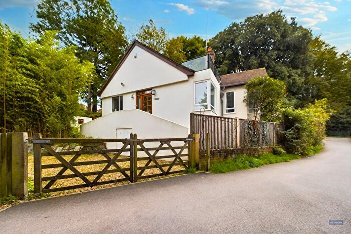 3 Bedroom Chalet For Sale In Eling Hill, Totton, Southampton, SO40