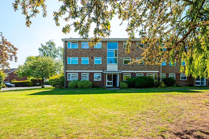 2 Bedroom Flat For Sale In Jordans Close, Boxgrove, Guildford, GU1