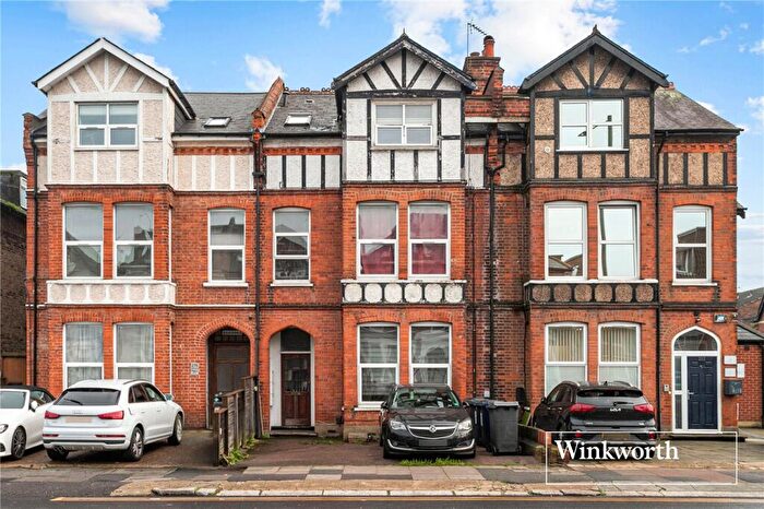 2 Bedroom Apartment For Sale In Ballards Lane, Finchley, London, N3