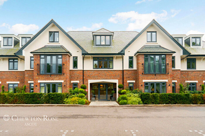 2 Bedroom Apartment For Sale In Golf Drive, Camberley, GU15