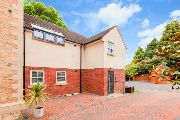 1 Bedroom Flat To Rent In Woodstock Road, Witney, OX28