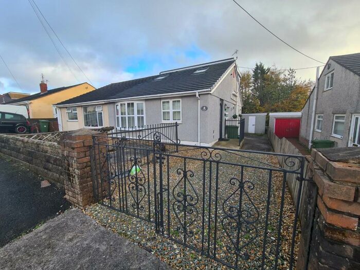 4 Bedroom Semi-Detached Bungalow To Rent In Belmont, Pencoed, Bridgend, CF35