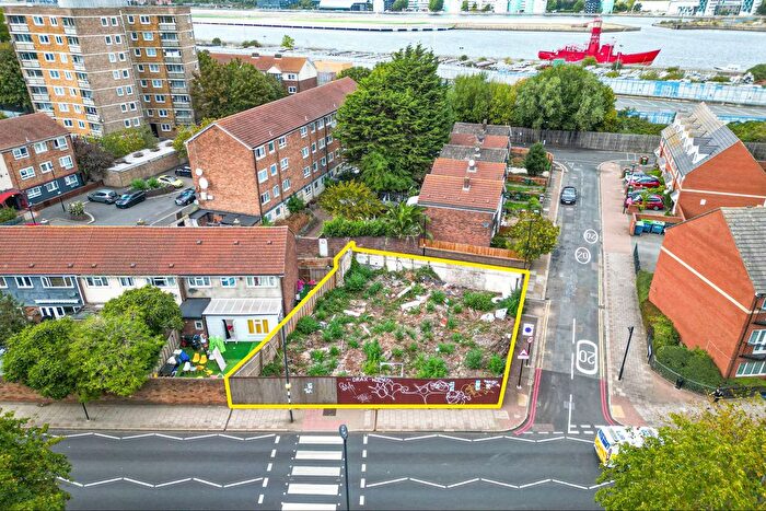 Park Home For Sale In Albert Walk, London, E16