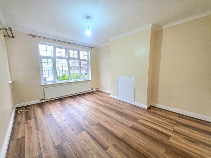 2 Bedroom Flat To Rent In Woodcock Hill, Harrow, HA3