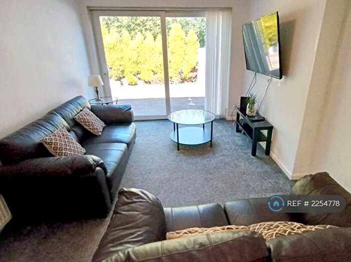 4 Bedroom Detached House To Rent In St. Pauls Road, Smethwick, B66