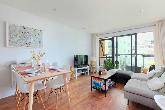 2 Bedroom Flat To Rent In Knightley Walk, Wandsworth, London, SW18