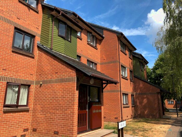 2 Bedroom Flat To Rent In Maltby Drive, Enfield, EN1
