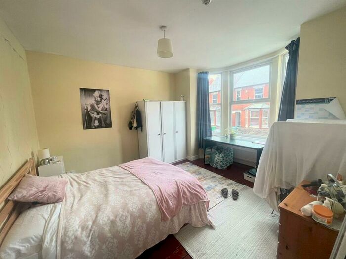 5 Bedroom Semi-Detached House To Rent In **£pppw Excl Bills** Teversal Avenue, Lenton, NG7