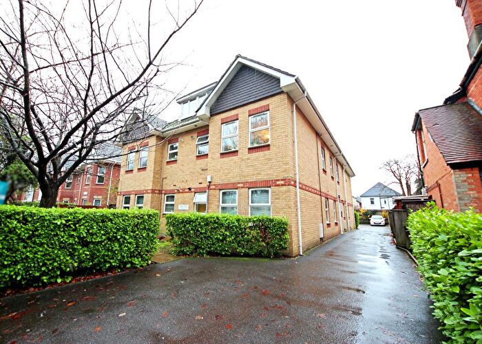 2 Bedroom Flat To Rent In Richmond Park Road, Bournemouth, BH8