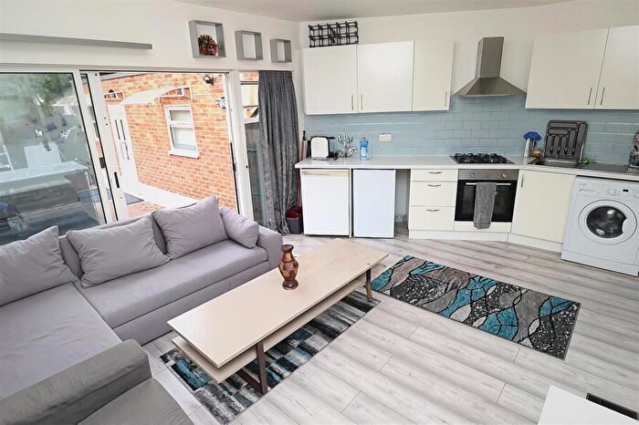 2 Bedroom Flat To Rent In Cumbrian Gardens, London, NW2