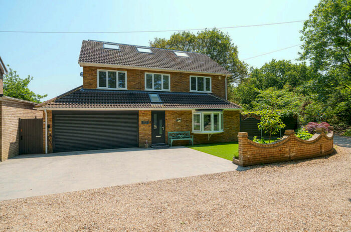 6 Bedroom Detached House For Sale In Little Vigo, Yateley, Hampshire, GU46