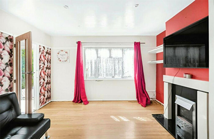 3 Bedroom Semi-Detached House To Rent In Newbery Road, Erith, DA8