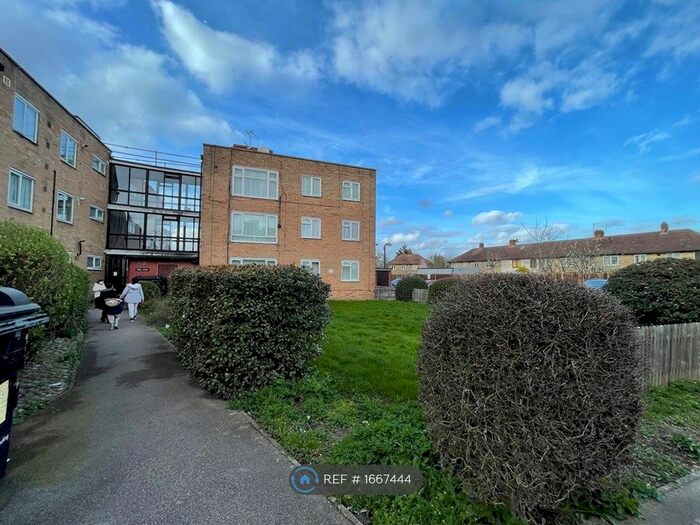 3 Bedroom Flat To Rent In Empire House, London, N18