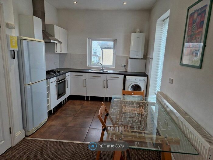 2 Bedroom Flat To Rent In Machen Place, Cardiff, CF11