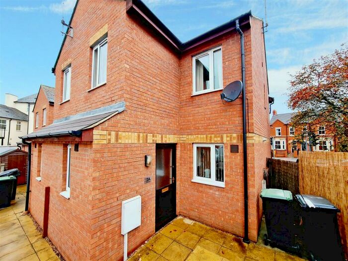 3 Bedroom Semi-Detached House To Rent In Peck Way, Rushden, Northants, NN10