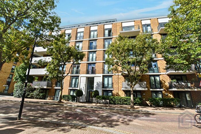 2 Bedroom Flat For Sale In Fairmont House Surrey Quays Road, London, SE16