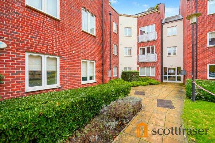 3 Bedroom Flat To Rent In Beech Road, Headington, Oxford, OX3