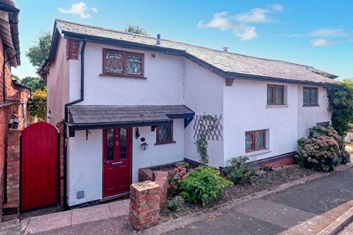 3 Bedroom Cottage For Sale In Barley Mow Lane, Catshill, B61