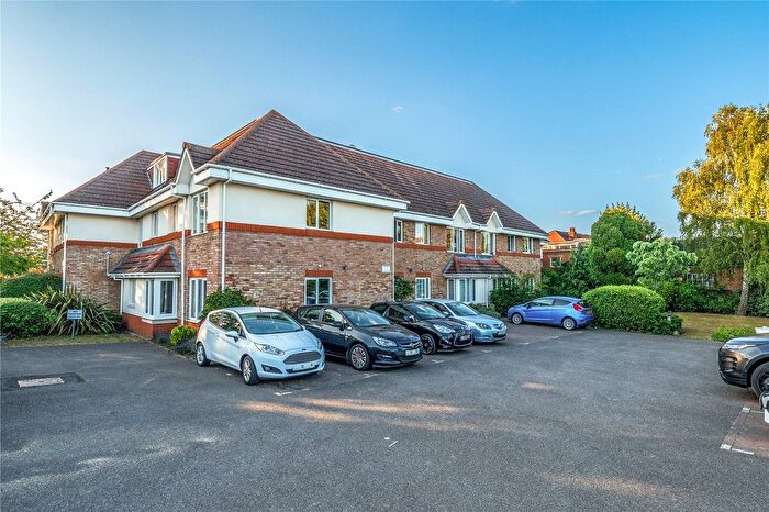 2 Bedroom Flat For Sale In Terrace Road, Walton-On-Thames, KT12