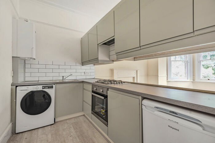 2 Bedroom Flat To Rent In Rodway Road, Bromley, BR1