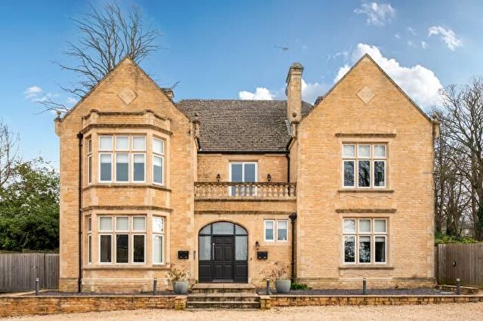 2 Bedroom Flat To Rent In The Chestnuts, Spring Street, Chipping Norton, OX7