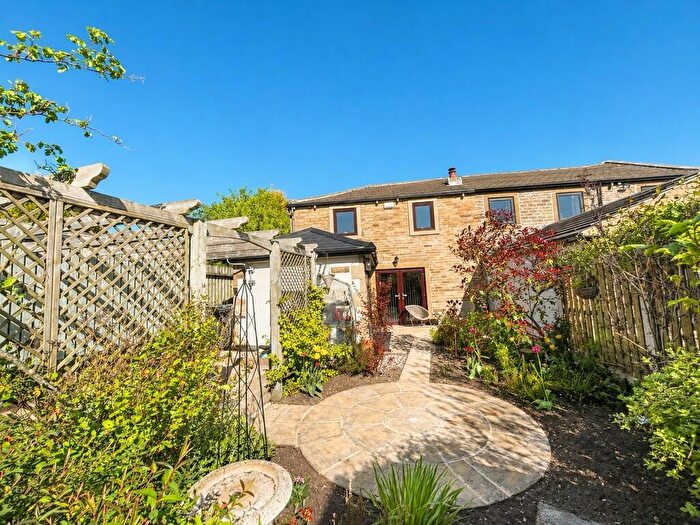 3 Bedroom Barn Conversion For Sale In Blackmires, Queensbury, Bradford, BD13