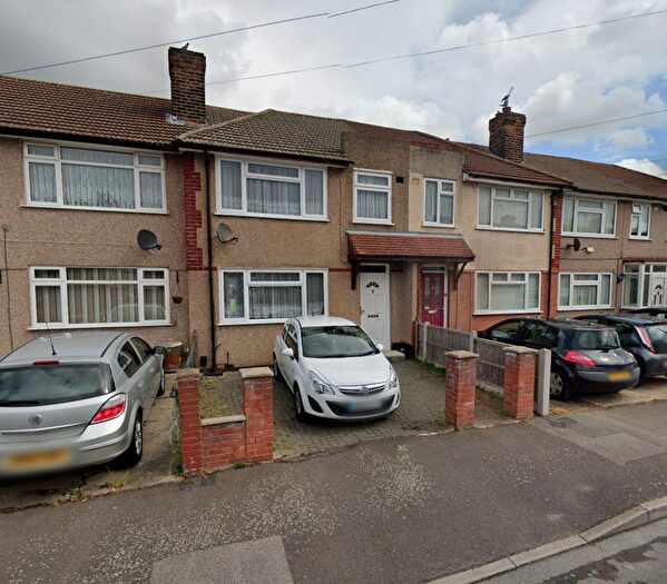 4 Bedroom Terraced House To Rent In Northwood Avenue, Hornchurch, RM12