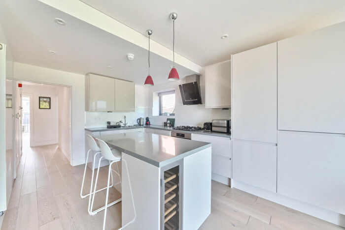 2 Bedroom Flat To Rent In Wolsey Road, Esher, KT10