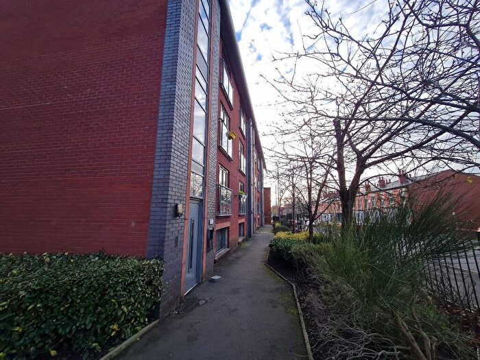 2 Bedroom Flat For Sale In Mossley Road, Ashton-Under-Lyne, OL6