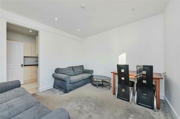 2 Bedroom Flat To Rent In Cavendish Road, London, SW12
