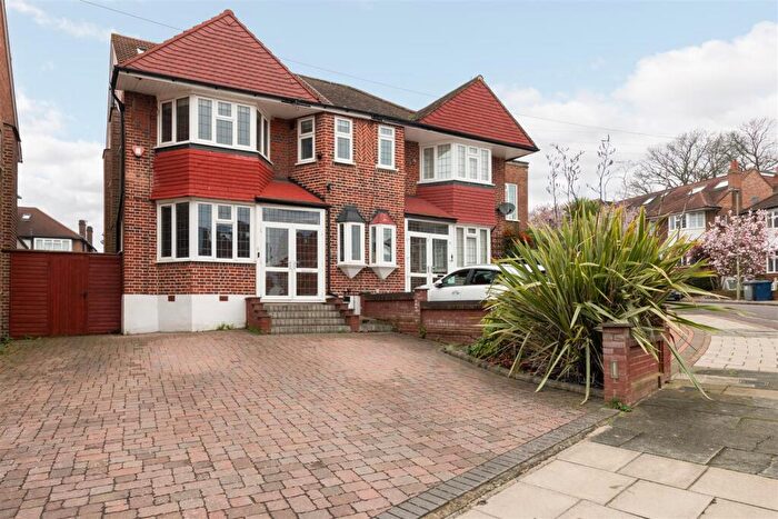 4 Bedroom Semi Detached House For Sale In Mandeville Road, Southgate, London, N14