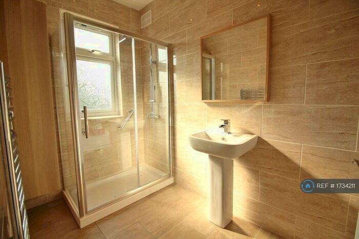 3 Bedroom Semi-Detached House To Rent In Fowey Avenue, Redbridge, IG4