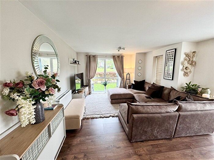 2 Bedroom Flat For Sale In Wills Crescent, West Malling, Kent, ME19