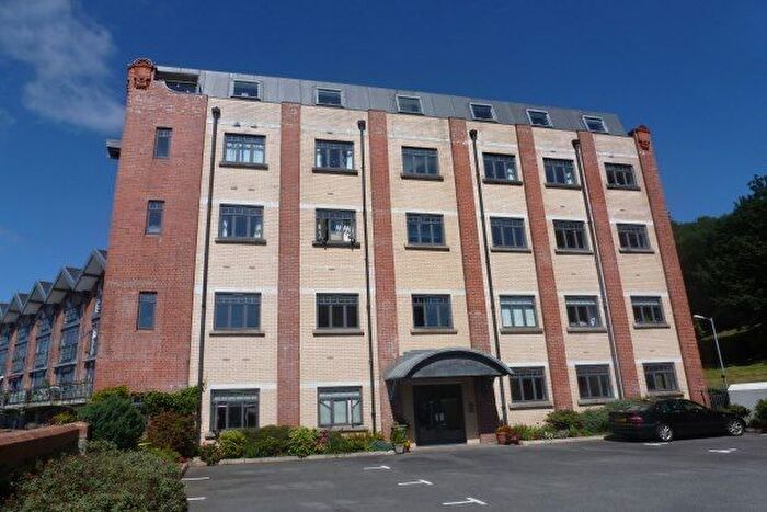 2 Bedroom Property To Rent In Malpas Road, Truro, TR1