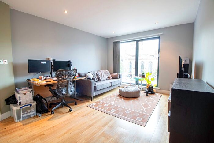 1 Bedroom Flat To Rent In The Chandlers, Leeds, LS2