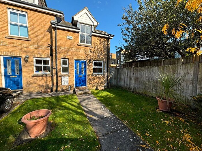 2 Bedroom End Of Terrace House To Rent In Harper Mews, London, SW17