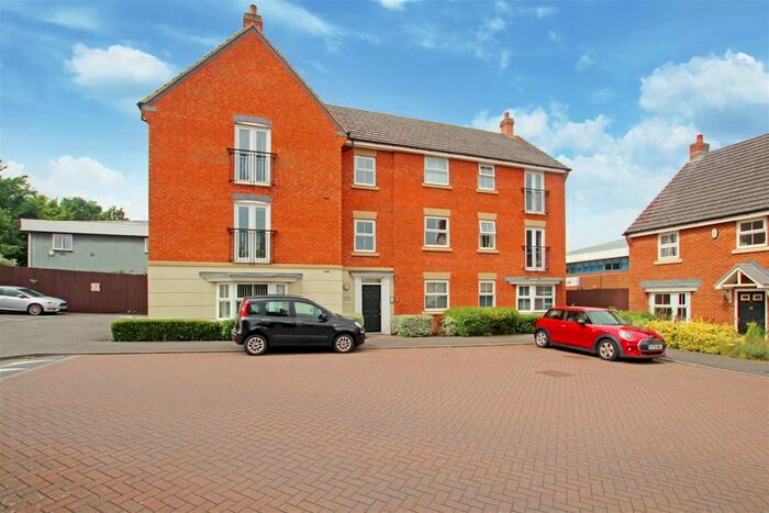 2 Bedroom Flat To Rent In Pitchcombe Close, Redditch, B98